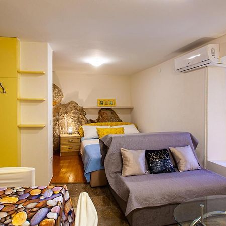 Room M Cres Luaran gambar