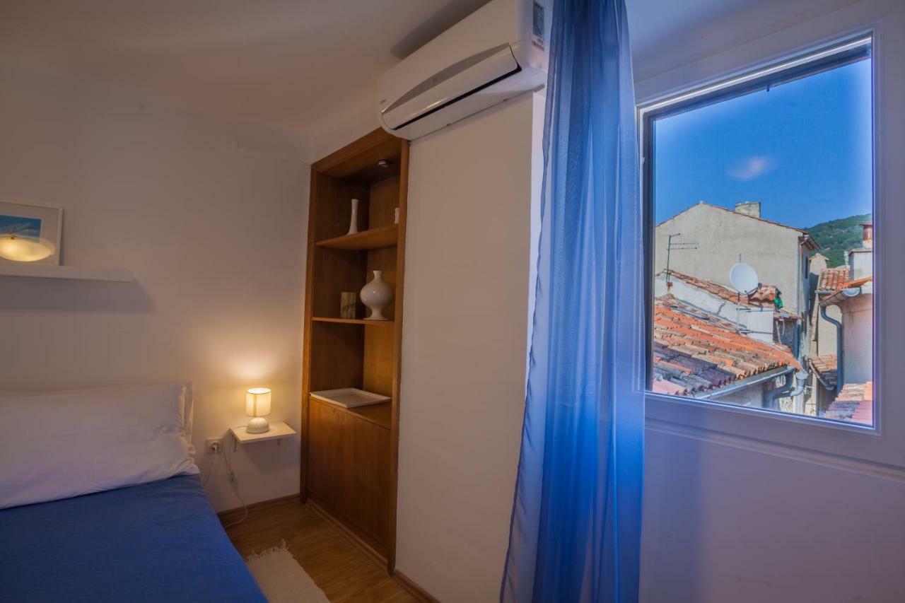 Room M Cres Luaran gambar